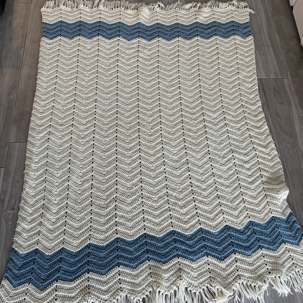 Vintage Handmade 61x51 Crochet Throw Lap Handmade Blanket Chevron‎ Blue White